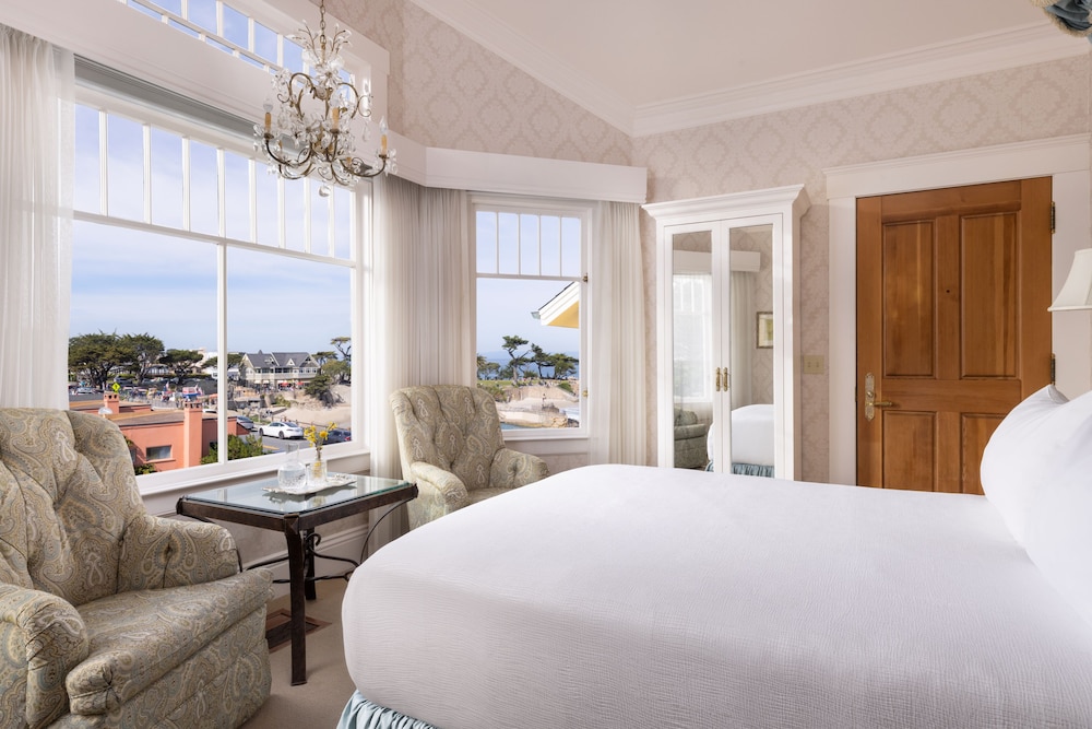 Luxury Room, 1 Queen Bed, Partial Ocean View