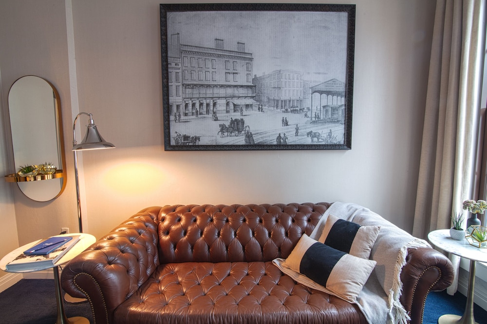 Junior Suite 1 King Bed photo 2