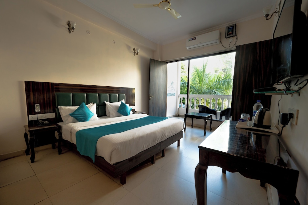 Deluxe Double Room, Pool View