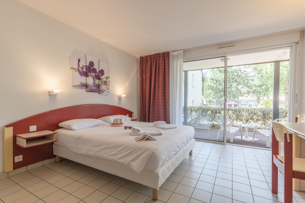 Double Room, 1 Queen Bed, Mobility Accessible photo 1