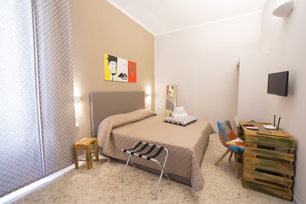 Standard Double Room - Photo 2