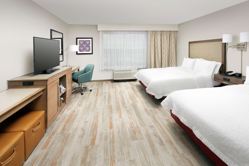 Room, 2 Queen Beds, Accessible, Bathtub photo 2