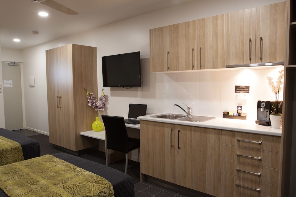 Queen Single Room with Kitchenette photo 2