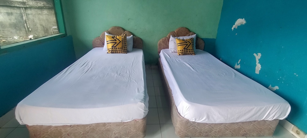 Economy Twin Room photo 2