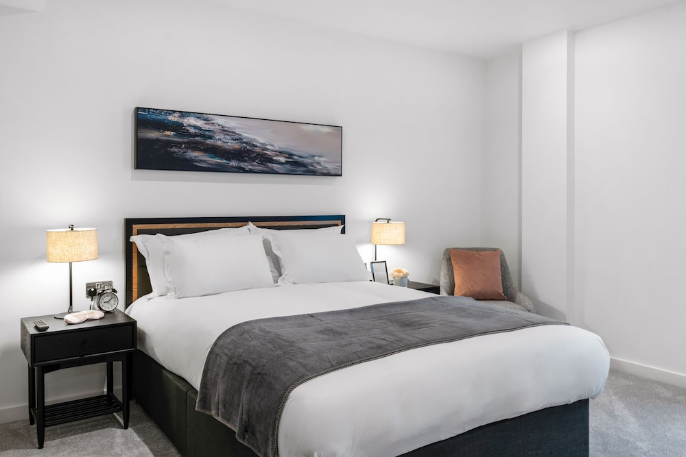 Two Bedroom Premium Apartment - Photo 2