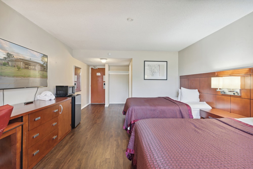 Deluxe Room, 2 Queen Beds photo 3