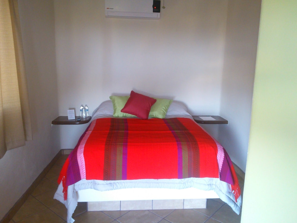 Deluxe Room, 1 Queen Bed, Ocean View photo 3