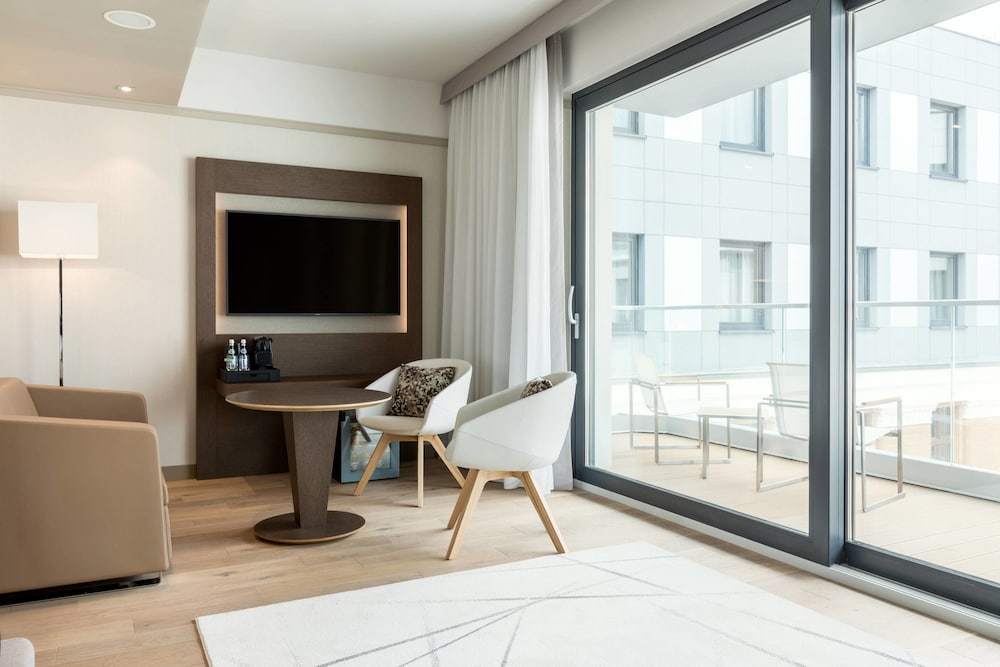 Comfort Room, 1 King Bed with Sofa bed, Balcony thumbnail 5
