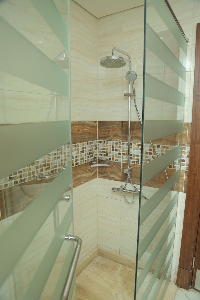 Standard Room, City View thumbnail 5