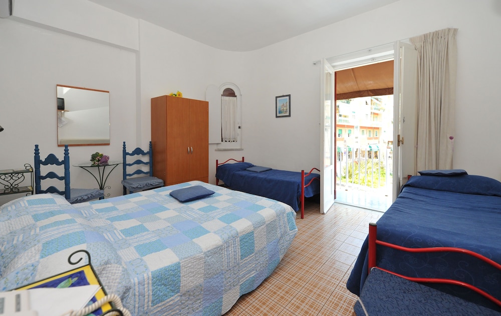 Quadruple Room photo 2