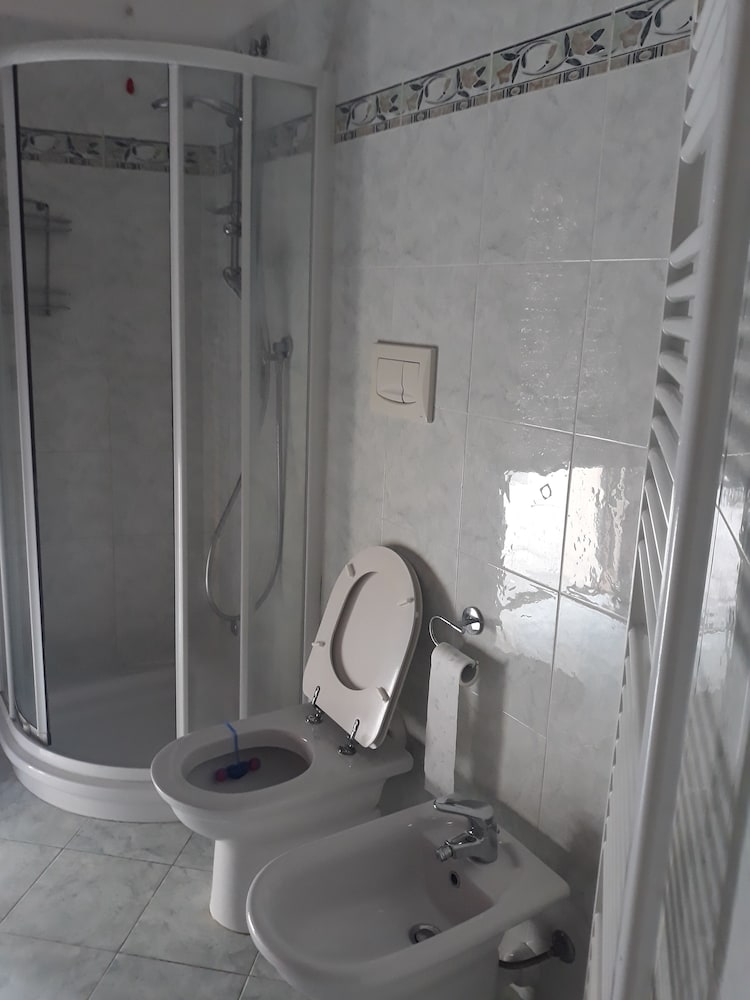 Standard Double Room, Shared Bathroom photo 2