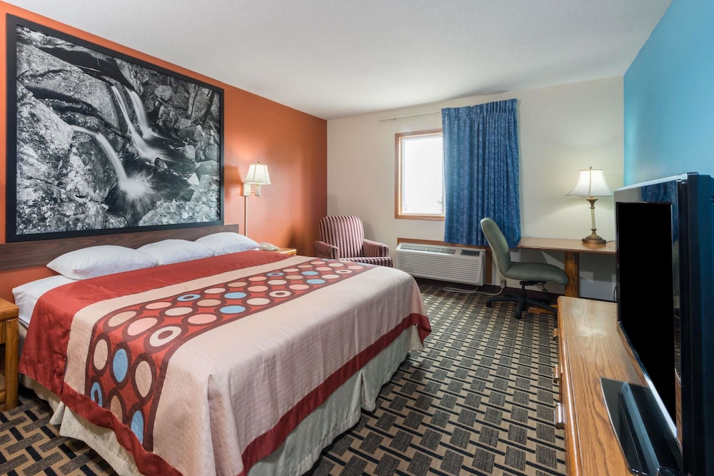 Suite, 1 King Bed photo 2
