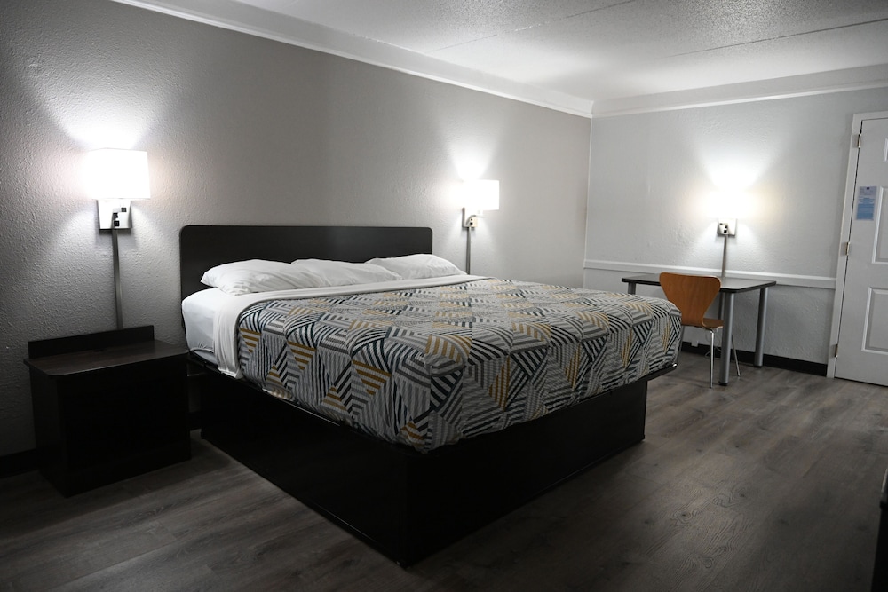 Deluxe Room, 1 King Bed, Accessible, Non Smoking photo 1