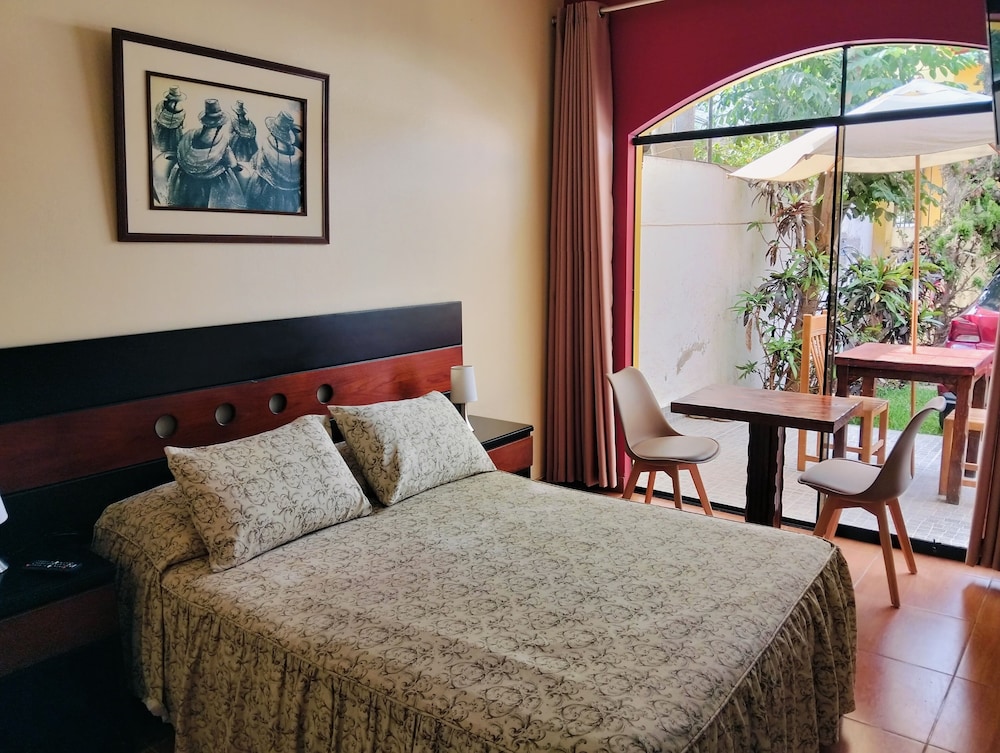 Standard Room, 1 Queen Bed