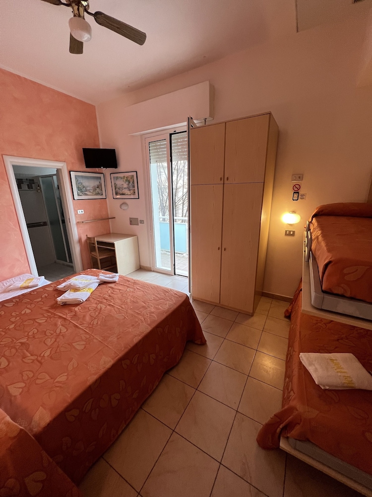 Standard Quadruple Room photo 1