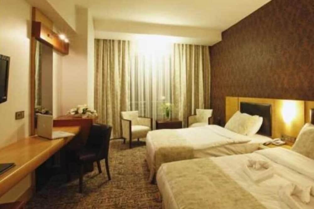 Comfort Double Room Single Use, 1 Queen Bed photo 2