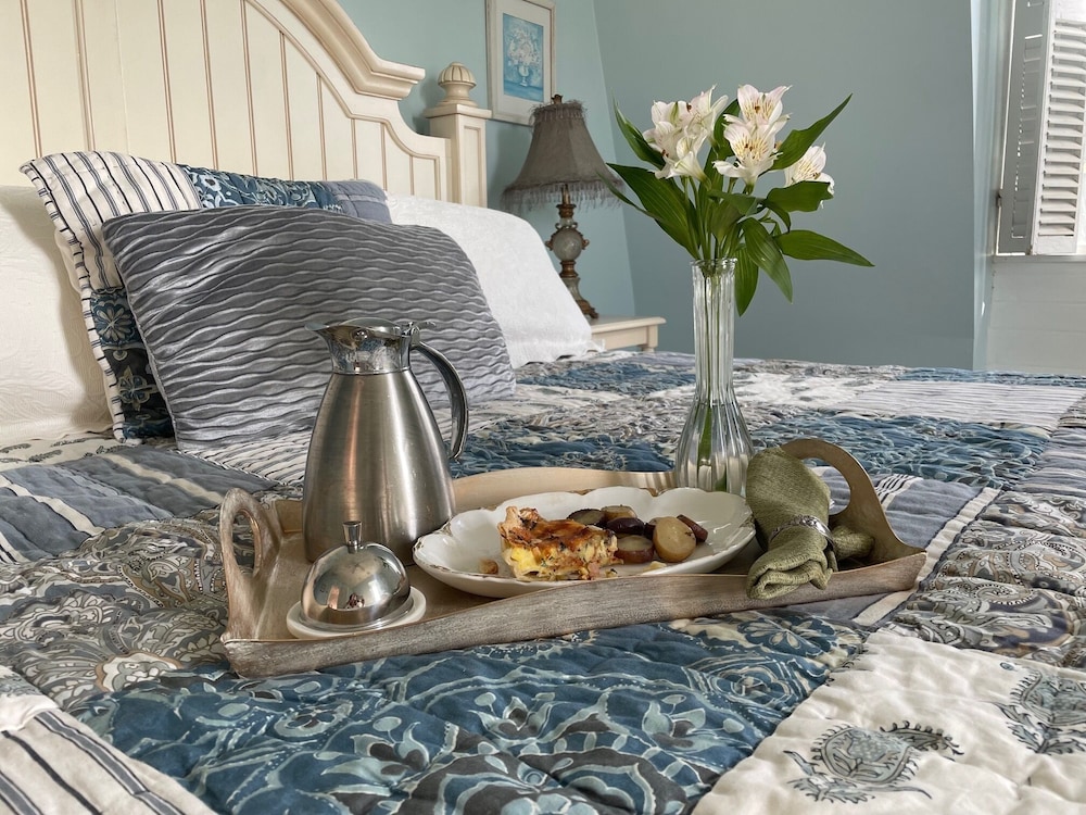 Luxury Single Room, Ensuite (Seaview King Bedroom)