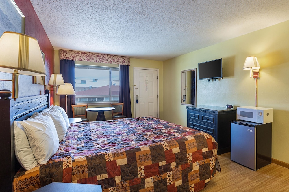 Room, 1 King Bed (Upstairs) - Photo 3