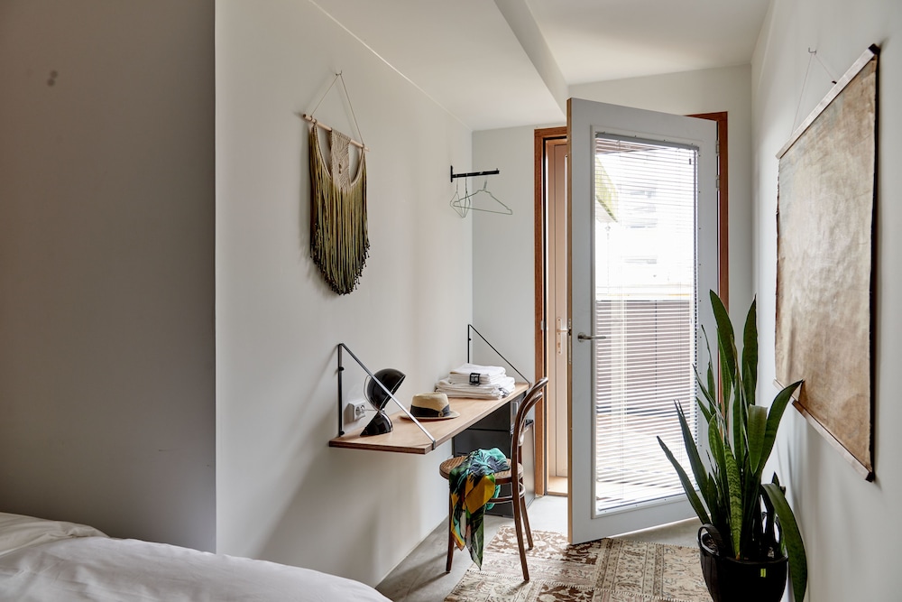Standard Triple Room, 2 Bedrooms, Balcony photo 2
