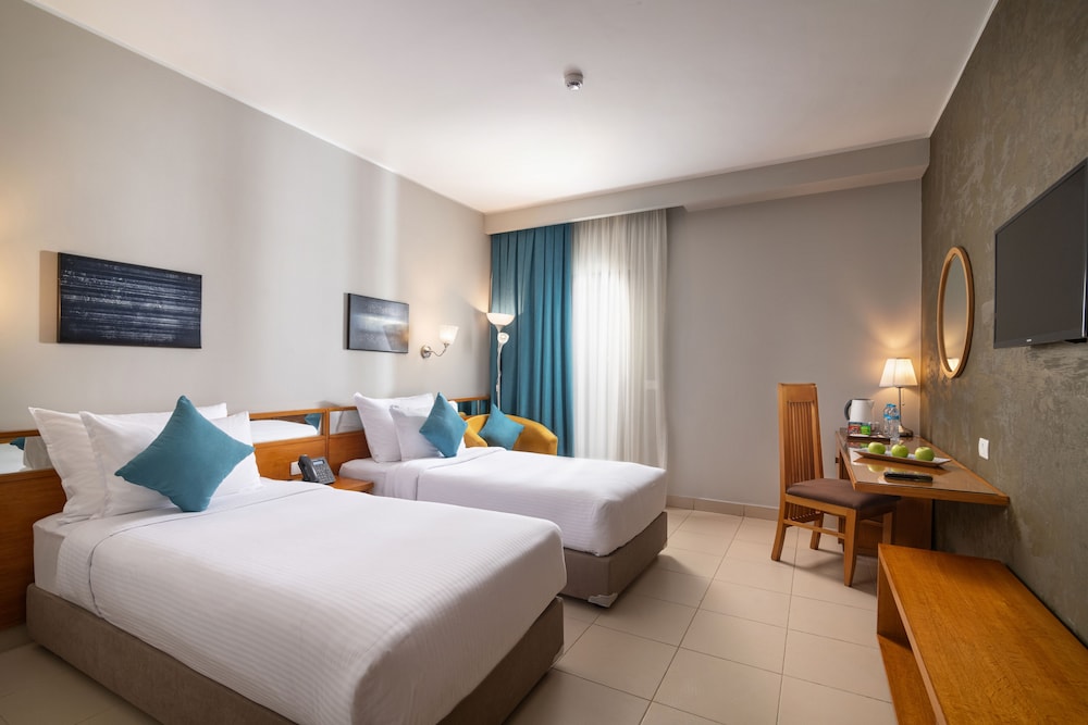 Club Room, 1 King Bed, Pool Access, Pool View photo 2