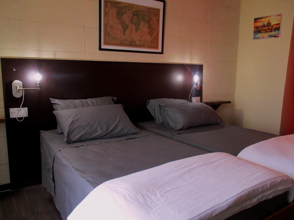 House, 2 Bedrooms, Balcony photo 1