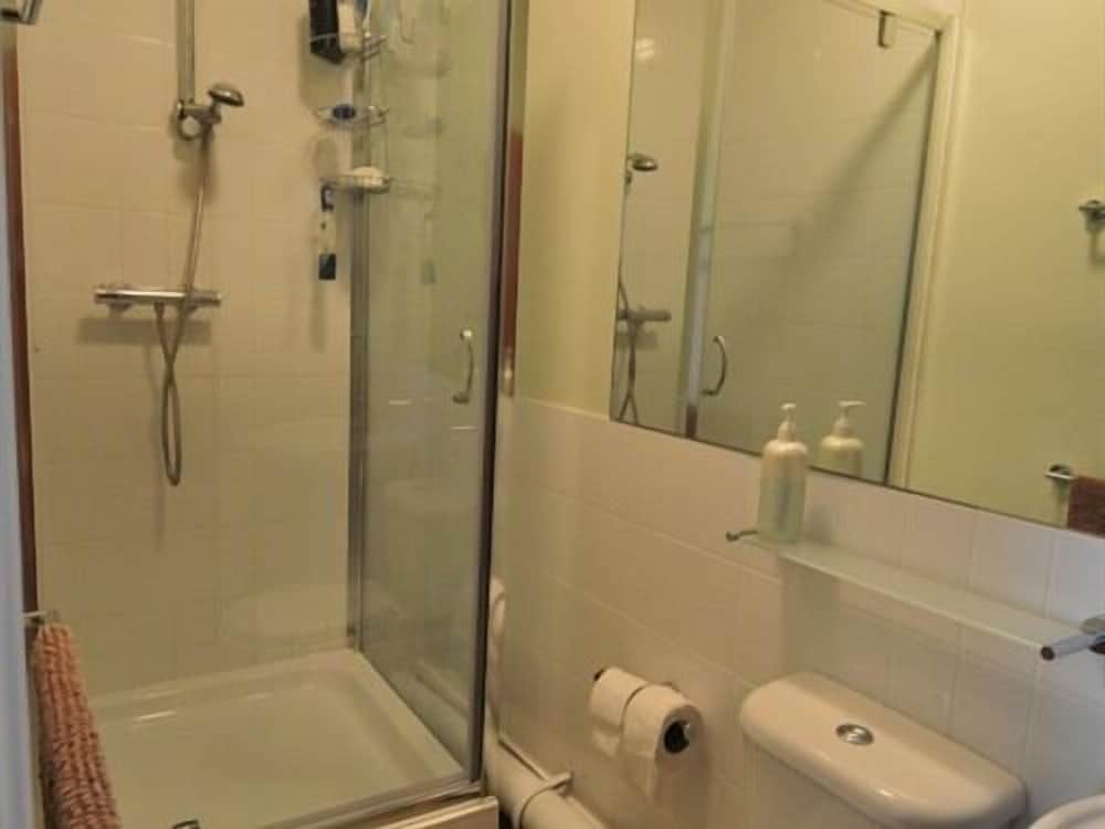 Classic Single Room, Shared Bathroom, City View (Room 7) photo 2