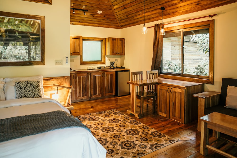 King Beachside Bungalow with AC