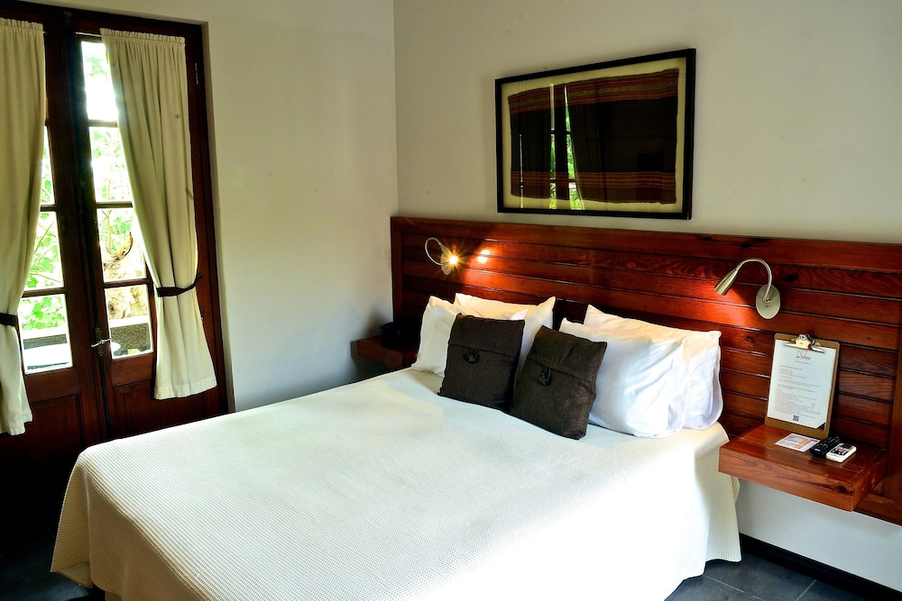 Superior Room, 1 Queen Bed photo 2