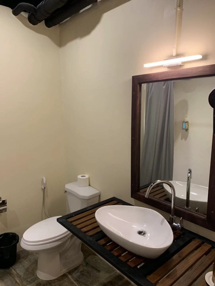 Economy Twin Room photo 3