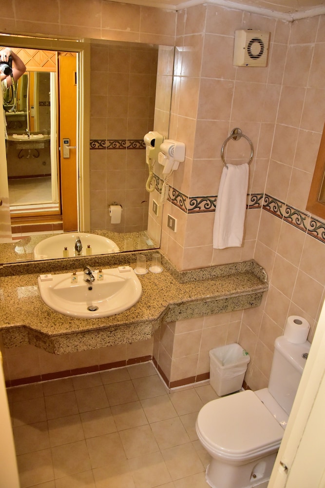 Standard Room - Photo 7