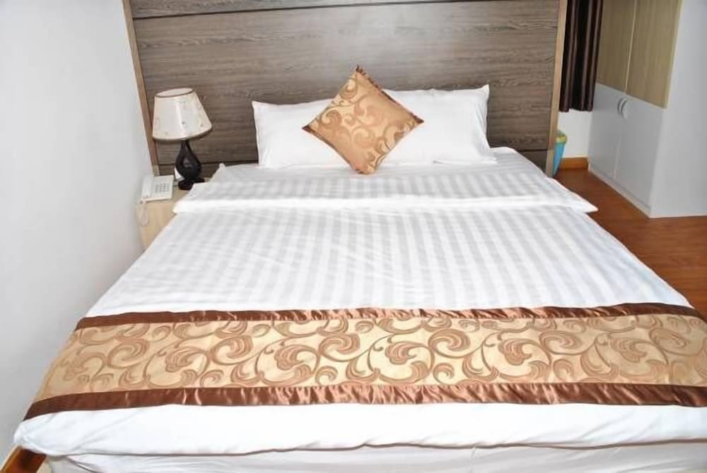Deluxe Suite, 1 Queen Bed, Mountain View photo 1