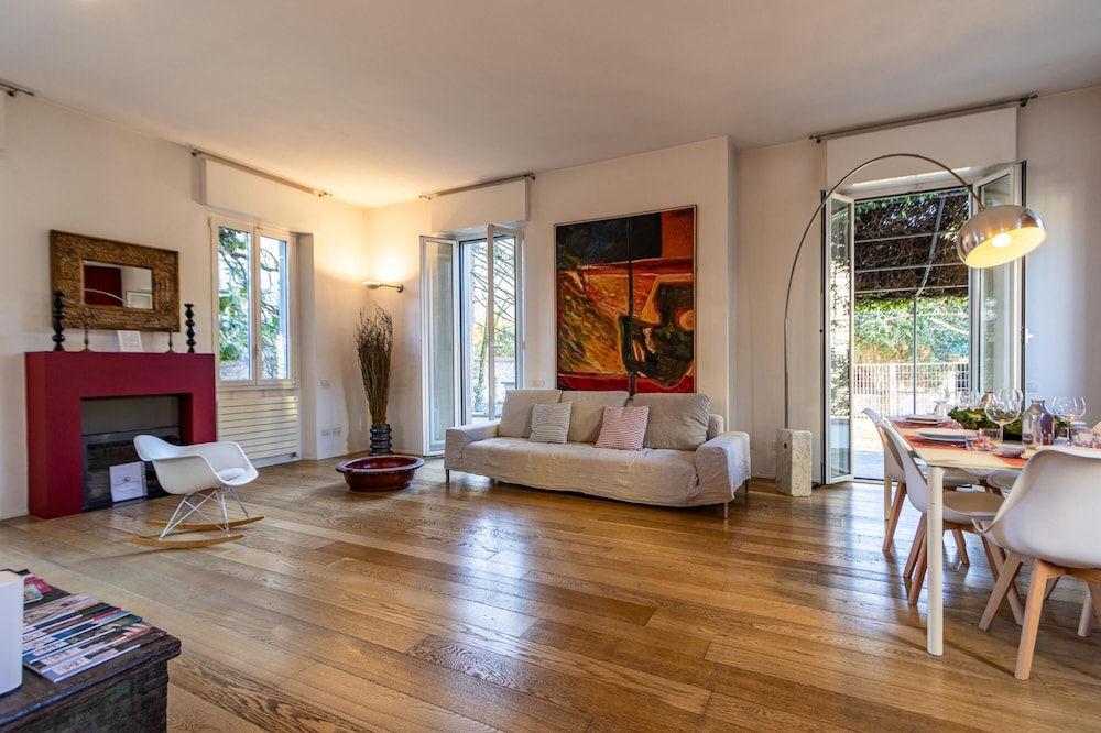 Villa photo 1