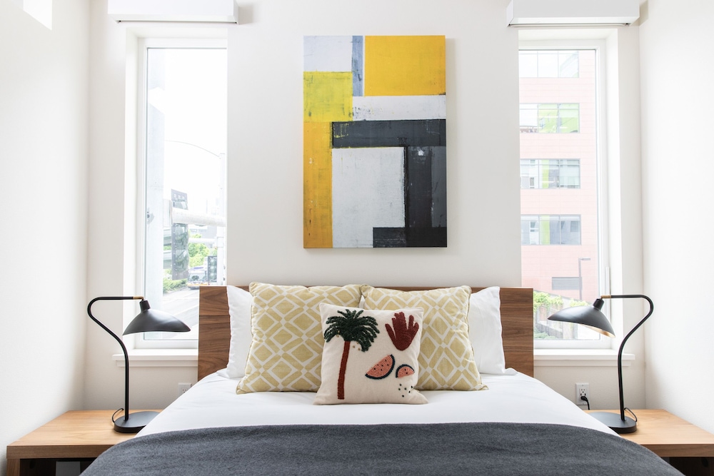 Executive Apartment, 1 Queen Bed, Kitchen, City View photo 3
