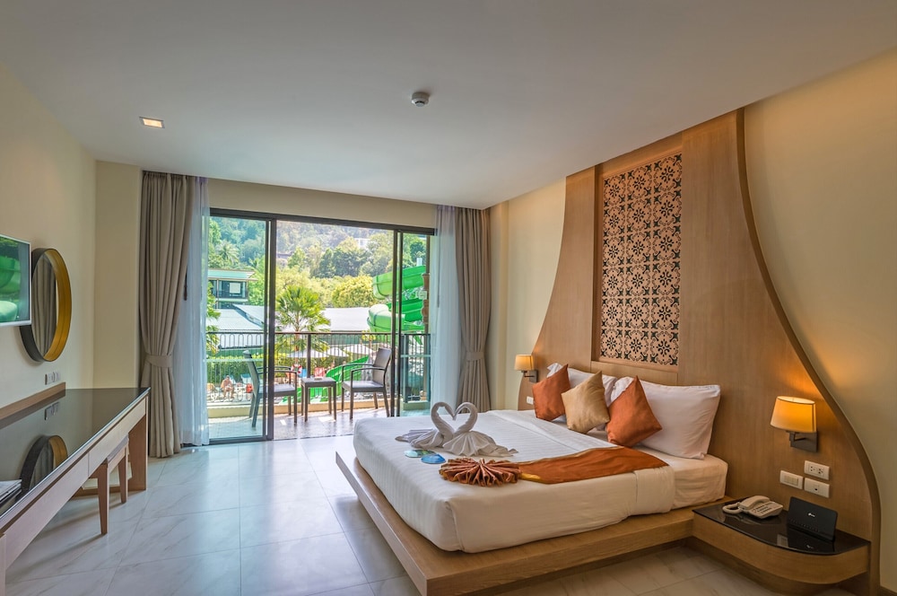 Deluxe Fantasy room with Pool view - Photo 7