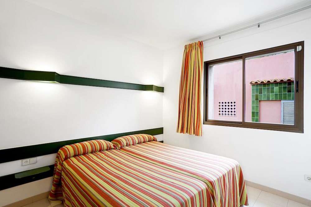 Family Apartment, 1 Bedroom, Balcony, Partial Sea View photo 3