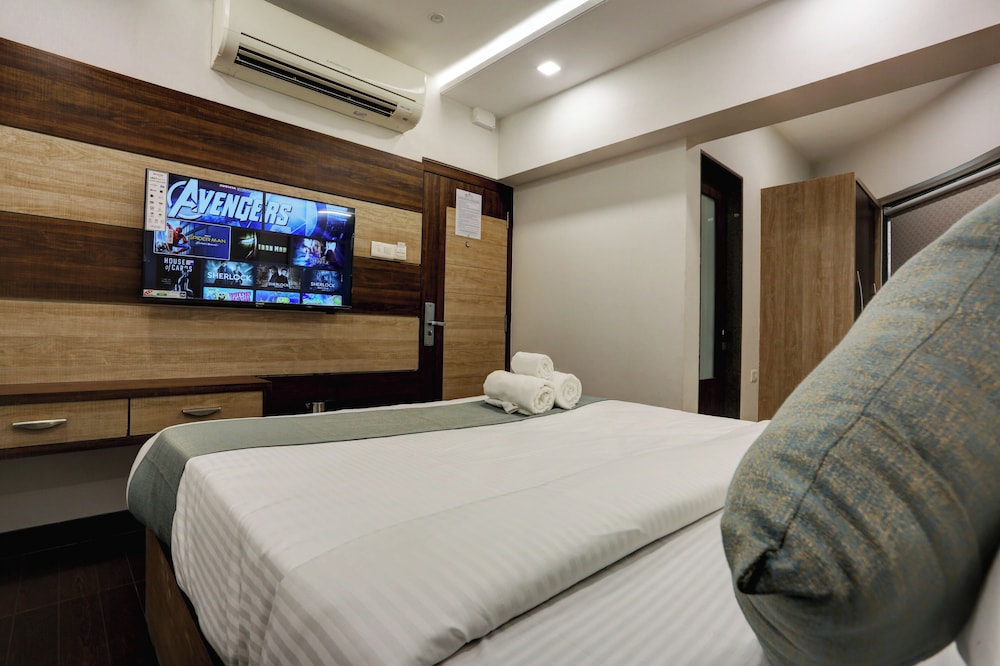 Deluxe Room - Photo 3
