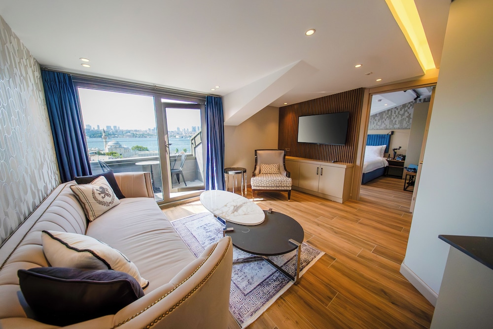 Exclusive Room, 1 Queen Bed, Balcony, Sea View photo 1
