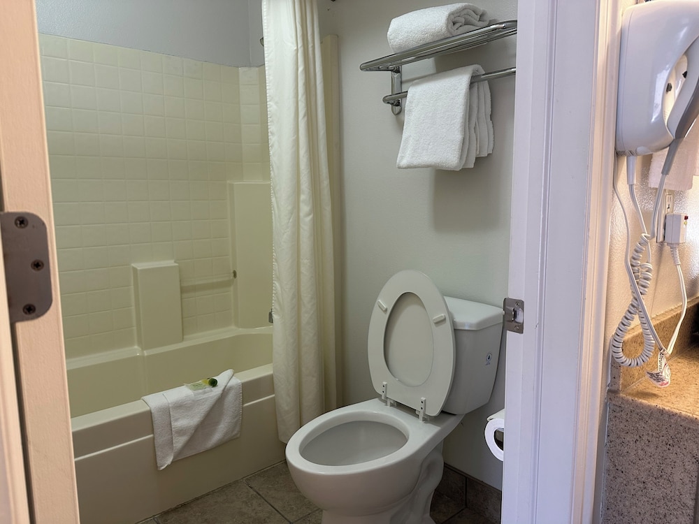 Business Room, 1 Queen Bed photo 3