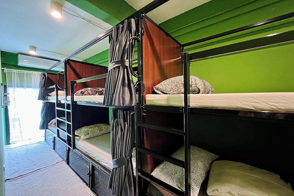 Dormitory room-Mixed (6 bed) photo 2