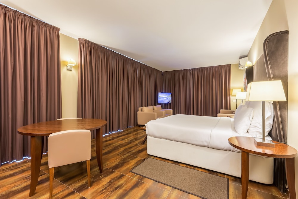 Junior Suite, Pool View photo 1