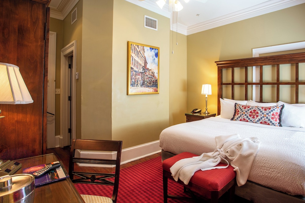 Classic Room, 1 King Bed photo 1