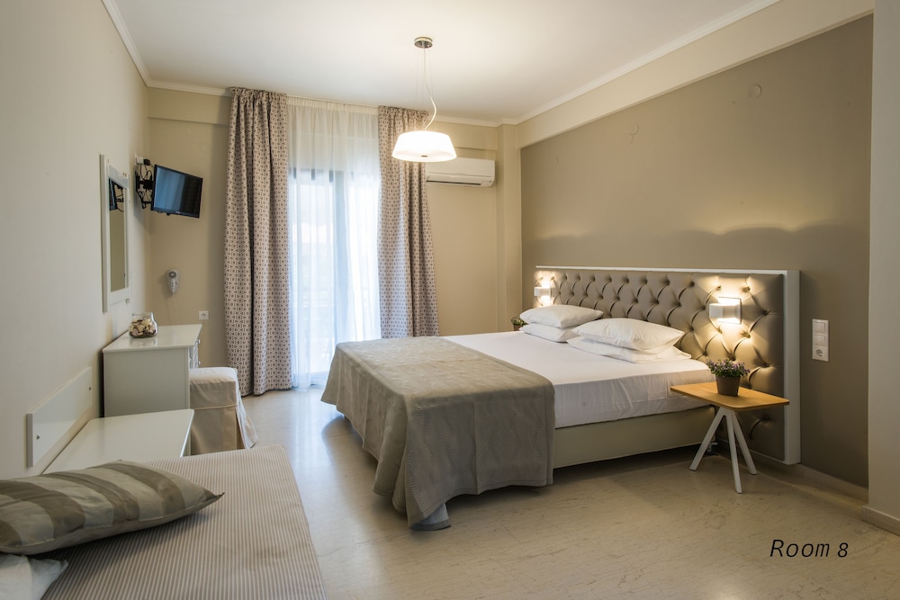Standard Triple Room, Balcony, Hill View (8)