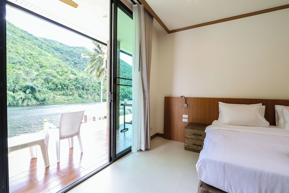 Deluxe Double Room - Photo 14