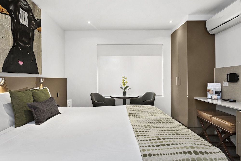 3 Bedroom Studio Apartment thumbnail 6