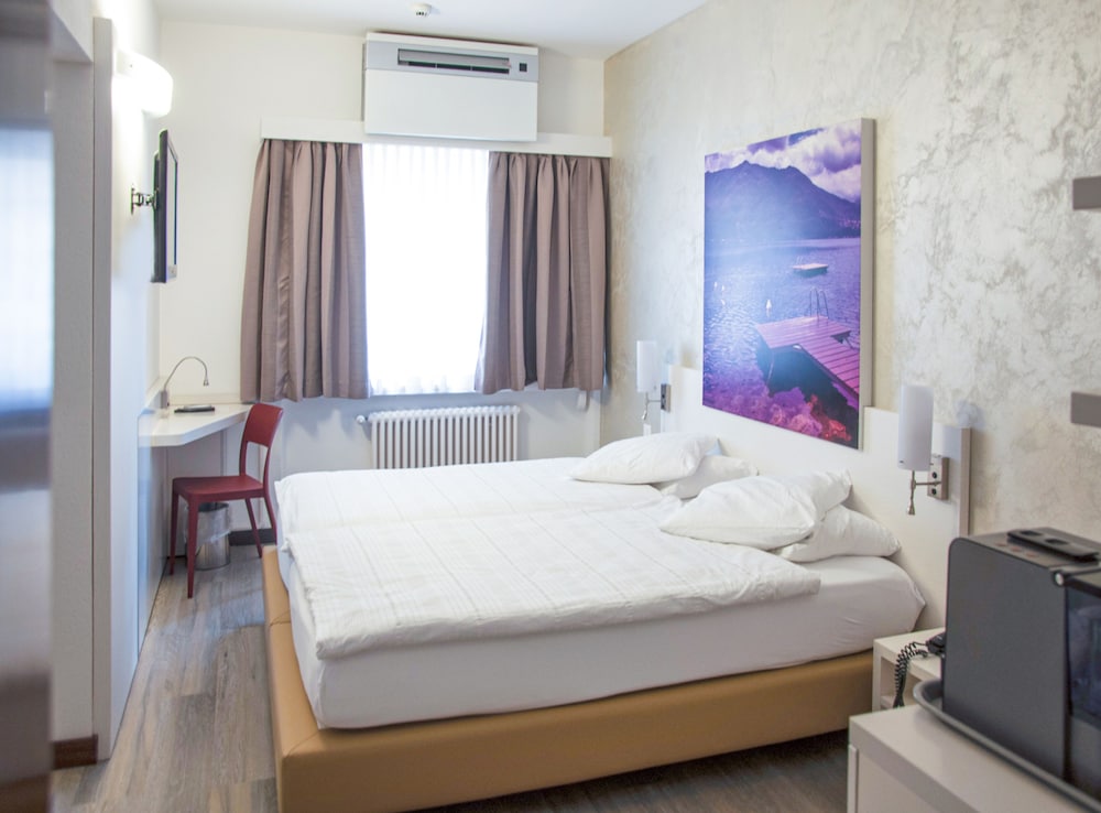 Studio, 2 Bedrooms - Photo 1