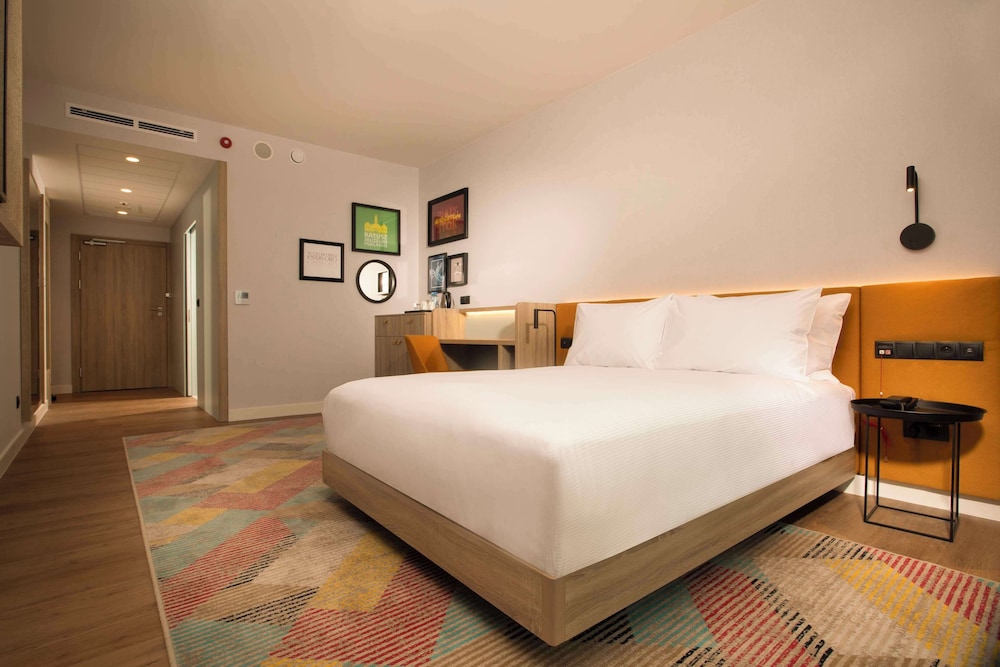Room, 1 Queen Bed, Accessible - Photo 1