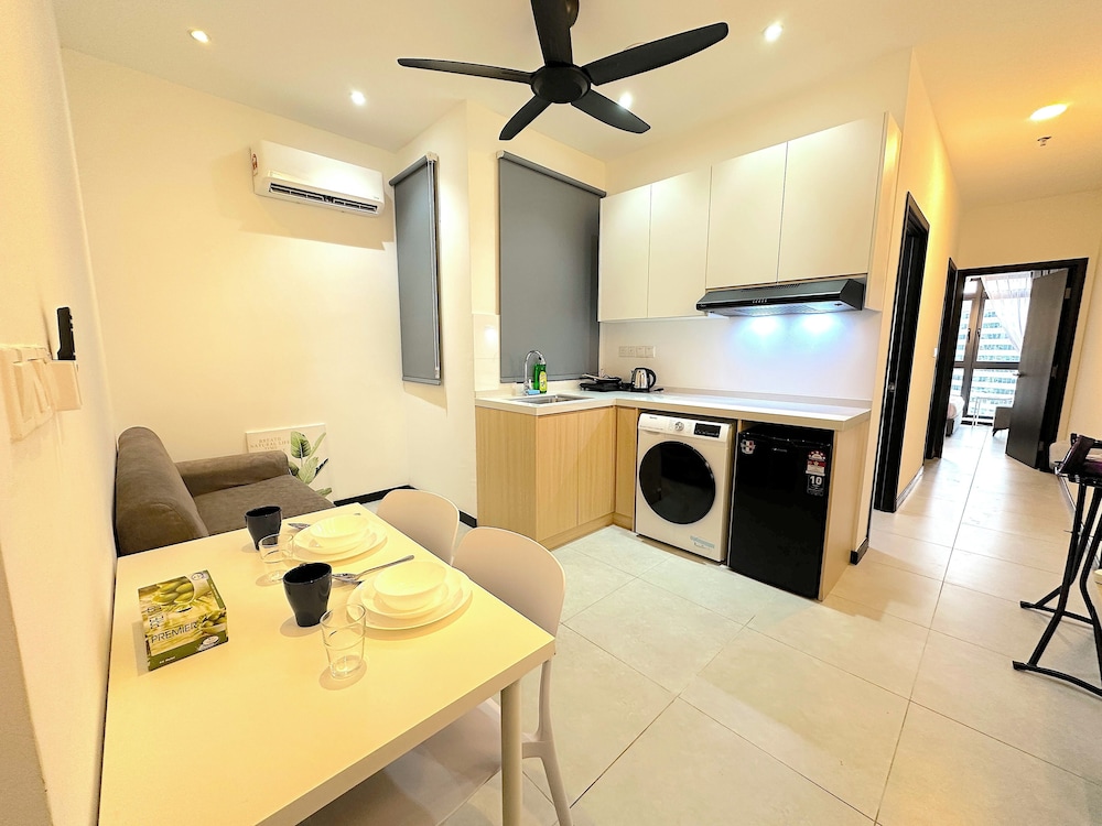 Family Apartment, 2 Bedrooms, Refrigerator & Microwave, City View