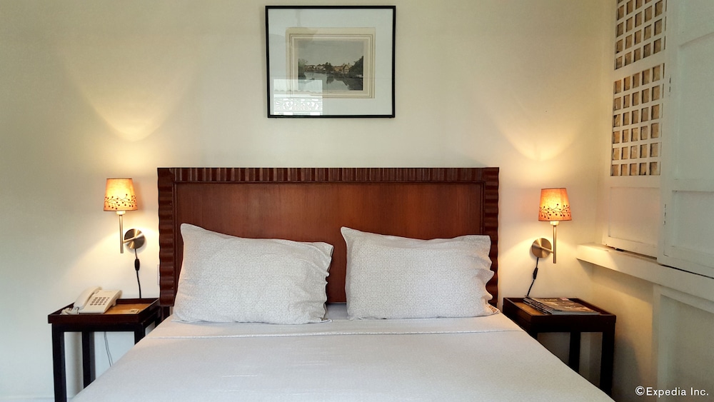 Standard Room, 1 Queen Bed photo 2
