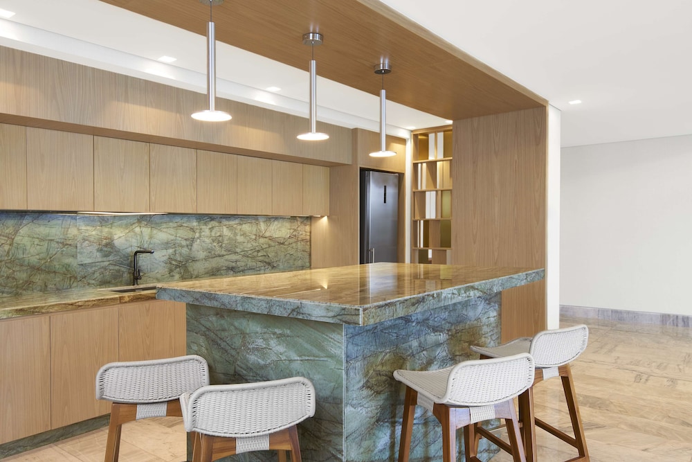 Suite, 1 King Bed (amai)