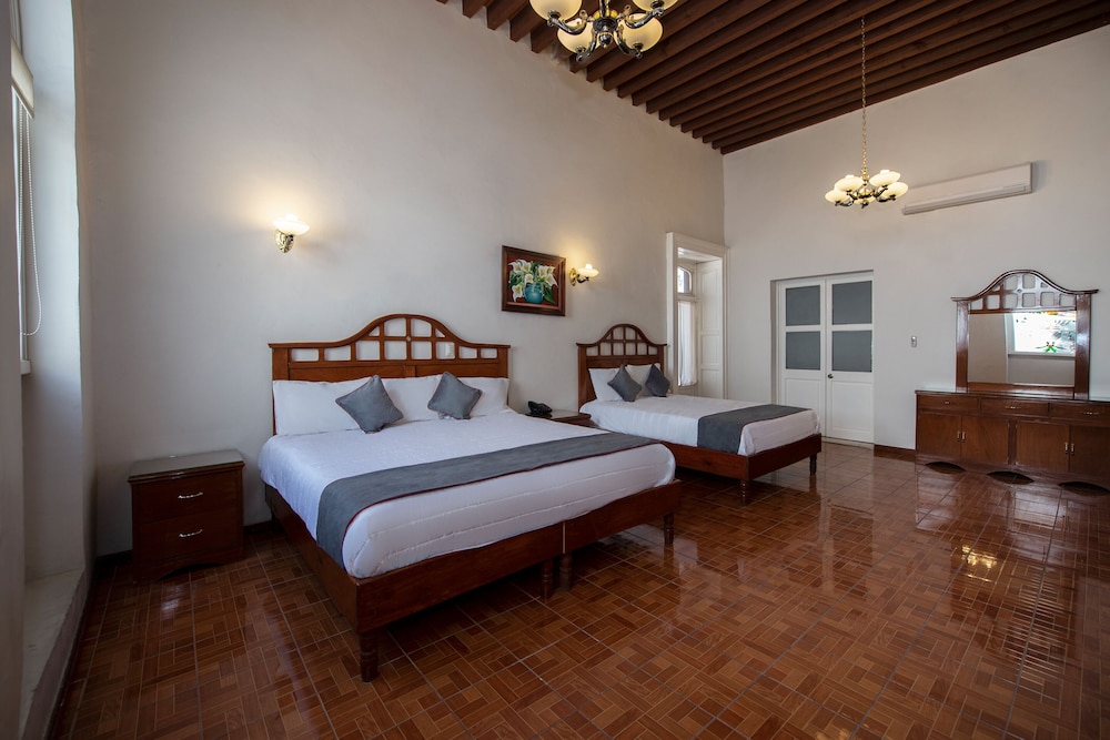 Superior Room, 2 Queen Beds - Photo 4